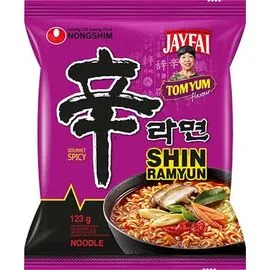 Nongshim Shin Ramyun Tomyum -keitto, maku JAY FAI, thaimaalaista katuruokaa, kokki, mausteinen